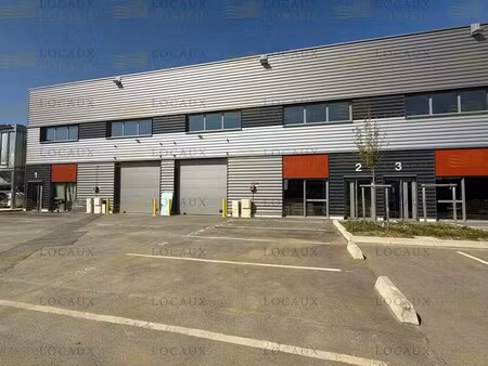 location local d'activités 370 m²