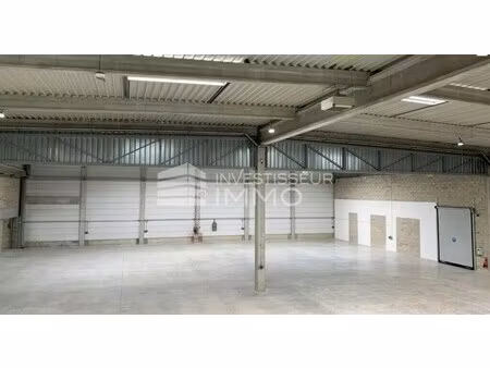 location local d'activités 592 m² à 3 290 m²
