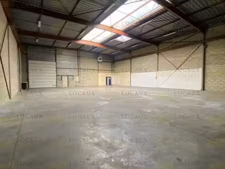location local d’activités 450m²