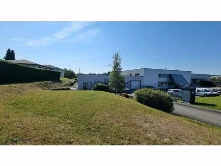 location local d'activités 860 m²