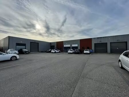 location local d’activités montrabe 31850 396m²