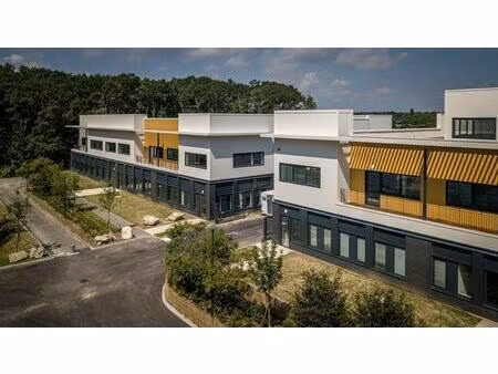 location local d'activités 503 m²