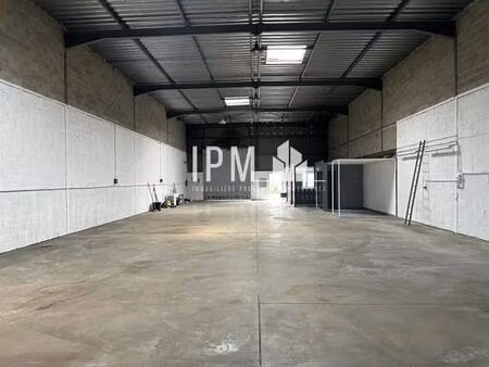 location local d'activités 364 m²