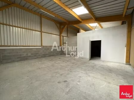 location local d'activités 365 m²