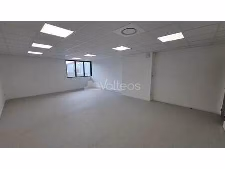 location bureaux 300 m² à 730 m²