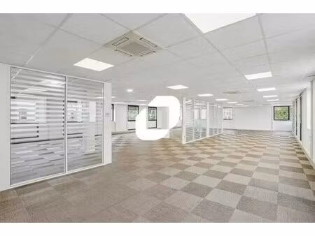 location bureaux 2 300 m²