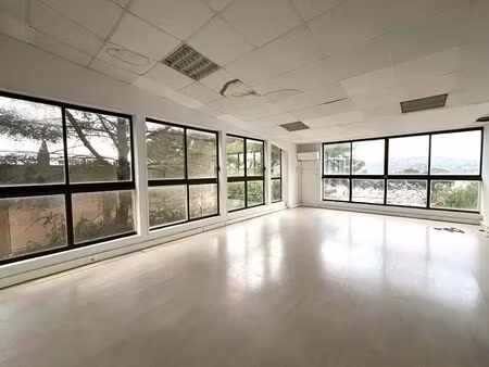 location bureaux 146 m²