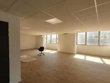 location bureaux 60 m² à 590 m²