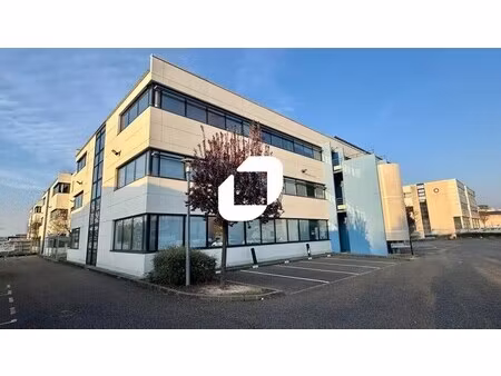 location bureaux 300 m² à 564 m²