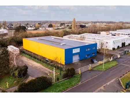 location entrepôt 1 695 m²