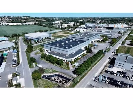 location entrepôt 6 888 m²