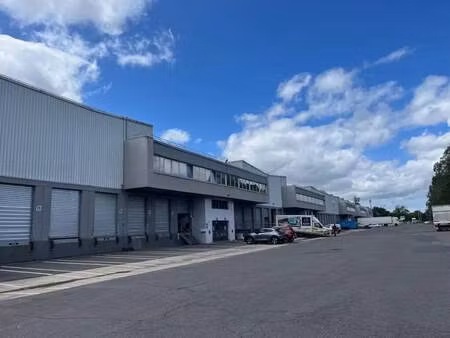 location local d'activités 1 393 m² à 4 060 m²