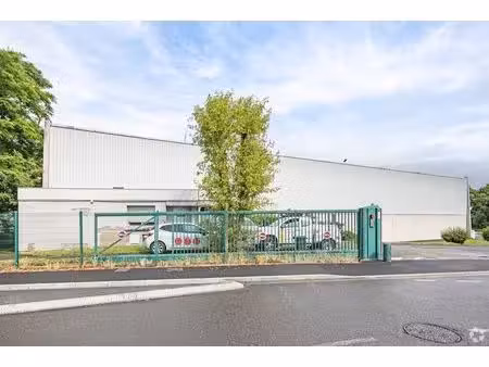 location local d'activités 1 393 m²