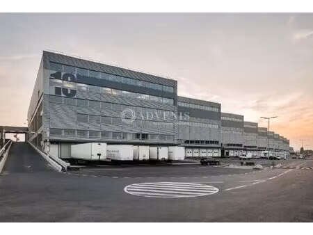 location entrepôt 2 858 m² à 8 651 m²