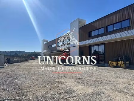 location entrepôt 250 m² à 1 922 m²