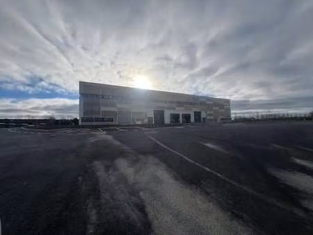 location entrepôt 1 513 m² à 4 685 m²