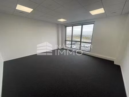 location entrepôt 10 124 m²