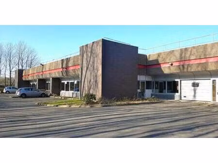 location local d'activités 250 m²