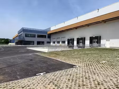 location entrepôt 2482m² à 5761m²