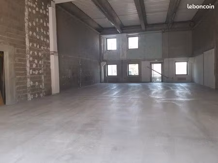 location local d'activités 400 m²