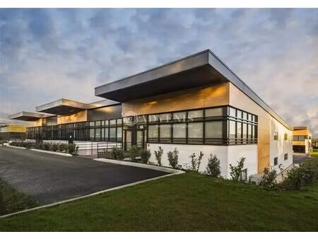 location local d'activités 416 m² à 1 674 m²