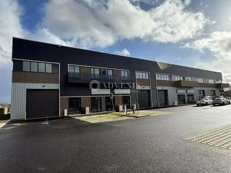 location local d'activités 369 m² à 744 m²