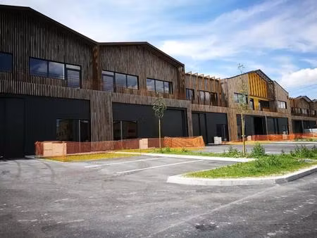 location local d'activités 540 m²