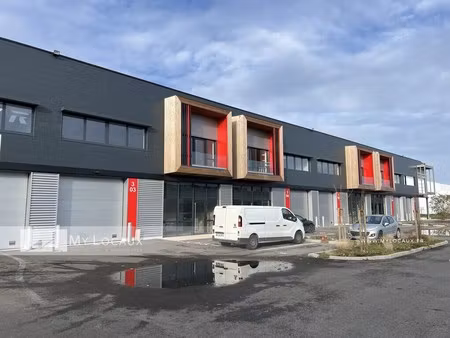 location local d'activités 742 m²