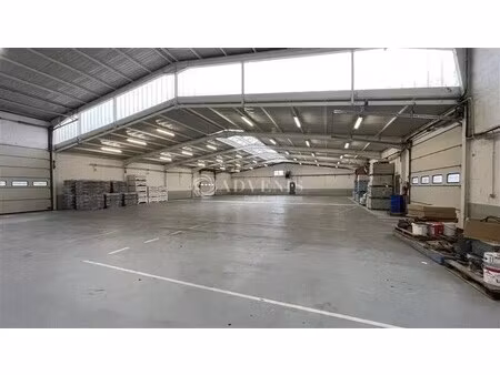 location local d'activités 1 050 m²