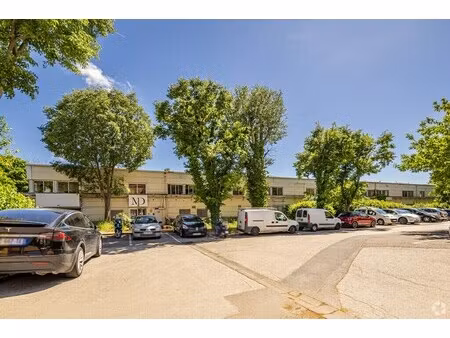 location local d’activités marseille 13011 696m²