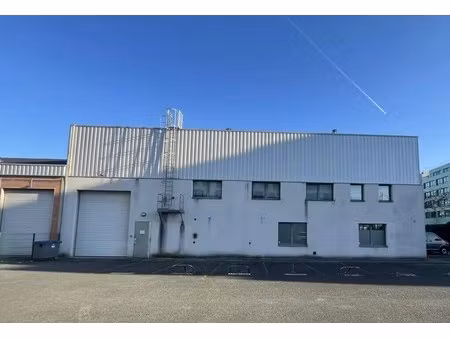 location local d'activités 820 m² à 2 008 m²