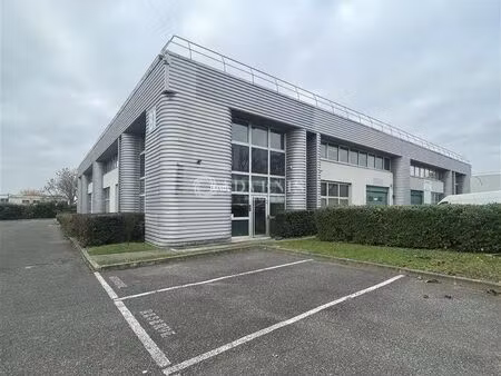 location local d'activités 481 m² à 1 037 m²