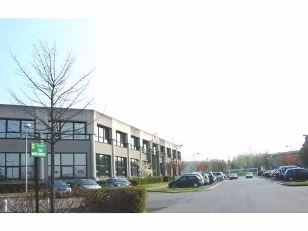 location local d'activités 323 m² à 1 235 m²