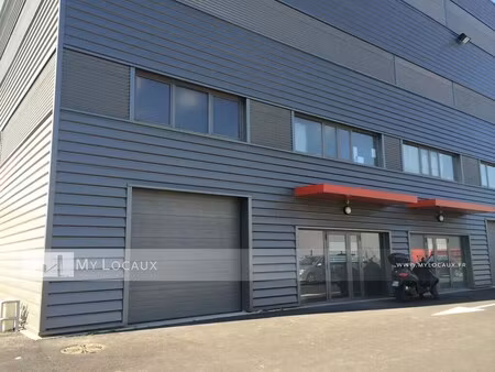 location local d'activités 136 m²