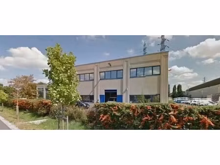 location local d'activités 900 m²