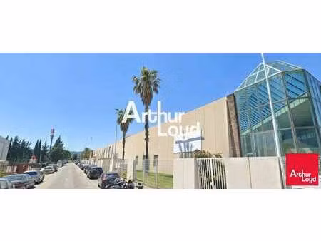 location bureaux 44 m² à 1 558 m²