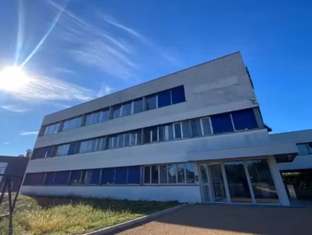 location bureaux 1 850 m²