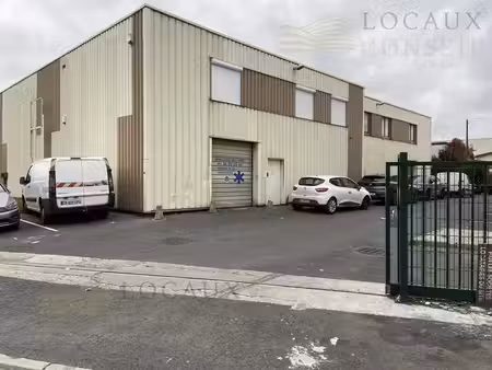 location entrepôt 301m²