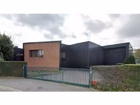 location entrepôt 1 900 m²