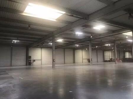 location entrepôt elancourt 78990 3719m²