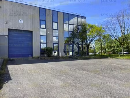 location entrepôt 820 m² à 3 322 m²