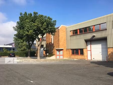 location entrepôt 200 m²