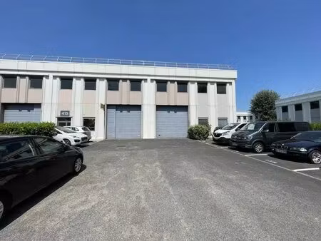 location entrepôt 30 m² à 218 m²