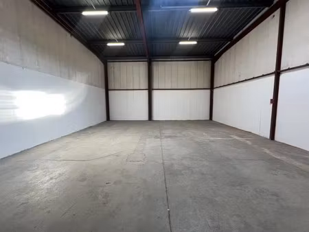 location entrepôt 300 m²