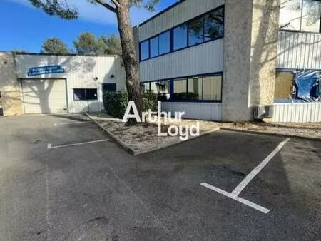 location local d'activités 817 m²