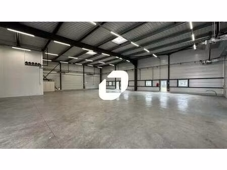 location local d'activités 24 m² à 1 845 m²