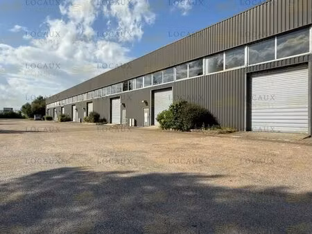 location local d’activités coignières 78310 496m²