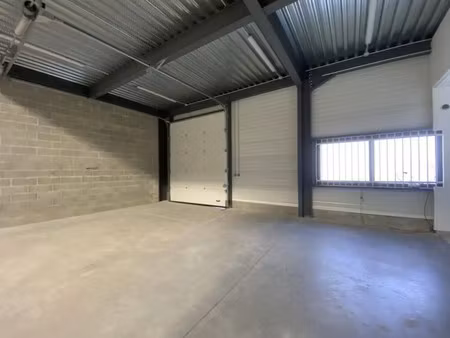 location local d'activités 305 m²