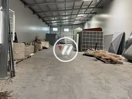 location local d'activités 1 015 m² à 1 045 m²