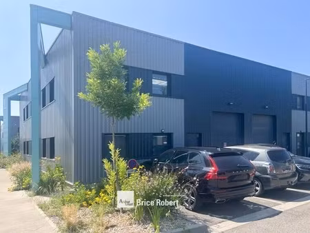 location local d'activités 168 m²